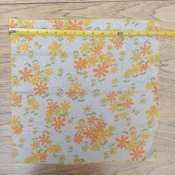 FREE WITH PURCHASE Vintage retro floral fabric square mat - Picture 3 of 6